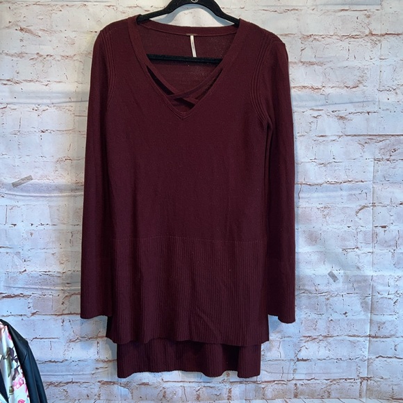 Free People Sweater Womens Small Red Burgundy Cross Cross Tunic Side Split Hem - Picture 1 of 9